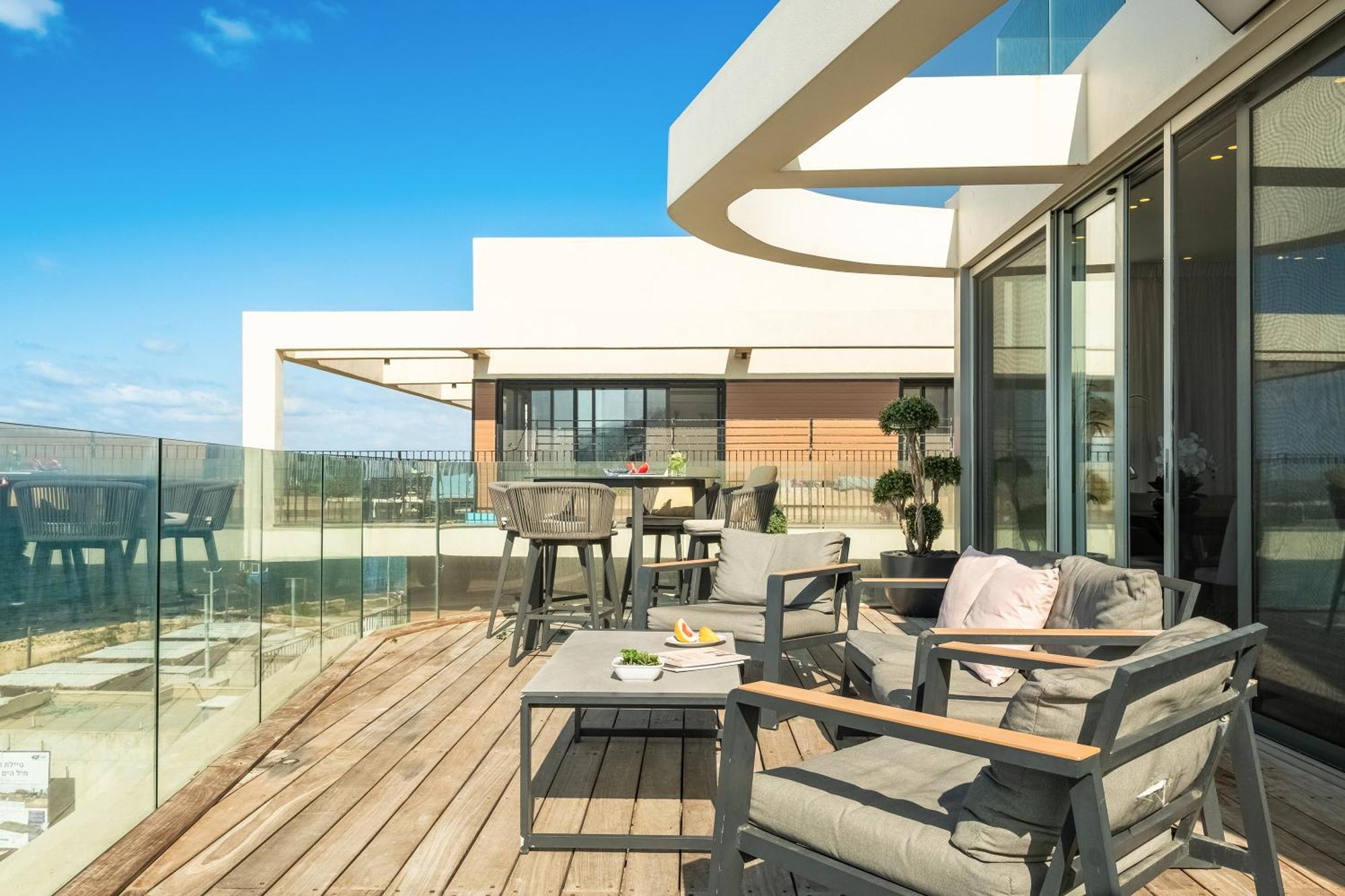 Penthouse 3Br + Roof Top + Parking - On The Beach Hayfa Dış mekan fotoğraf